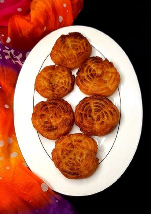 মিস্টি আলুর ভাজা পিঠে রেসিপির প্রধান ছবি
