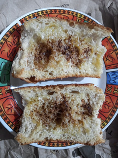 Una foto de Pan tostado con mantequilla 🍞
