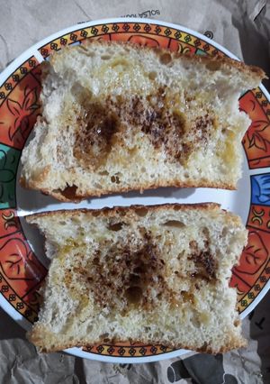Una foto de Pan tostado con mantequilla 🍞
