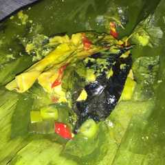 A picture of Pepes ayam.