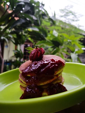 Langkah Mudah untuk Membuat Resep Fluffy Pancake With Strawberry Jam 🍓 yang Menggugah Selera Anti Ribet, Uenak Banget