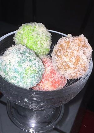 A picture of Coconut ladoo (Indian sweets).