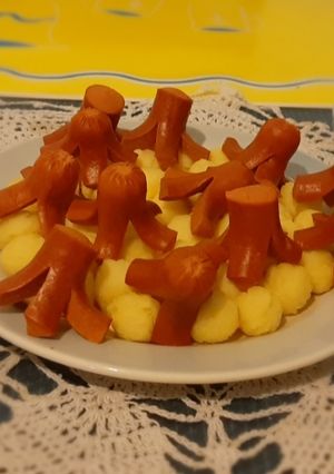 Una foto de Pulpitos de vienesa con papas duquesa