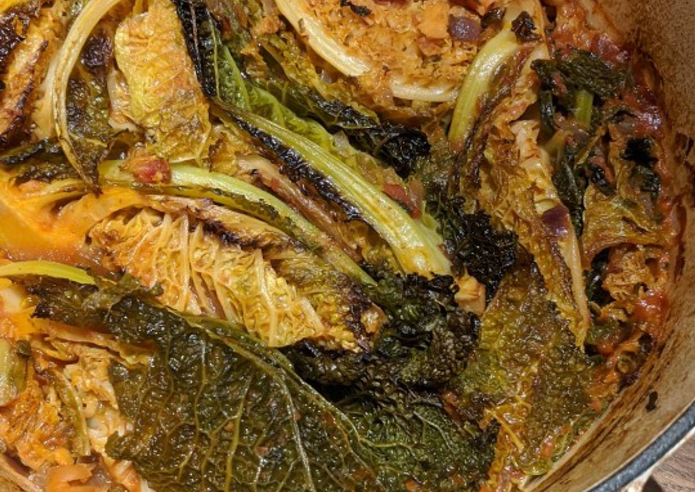 Caramelised Savoy cabbage with tomato and beans