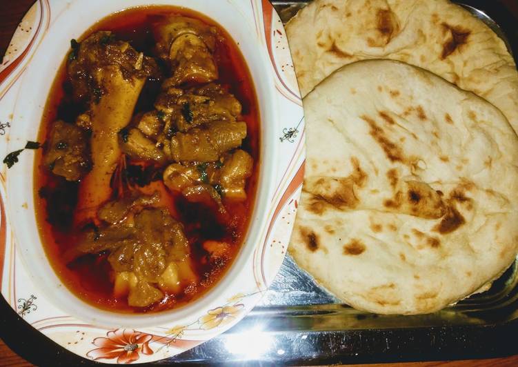 Paye with tandori roti