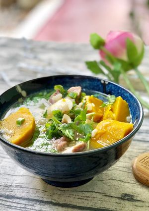 Hình của món Canh Bí Đỏ Xương Heo Hầm Đậu Ngự.