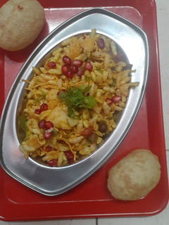 ચટપટી ભેળ (Chatpati Bhel Recipe In Gujarati) રેસીપી મુખ્ય ફોટો