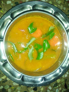 தேங்காய் சாம்பார் (Thenkaai sambar recipe in tamil) செய்முறை முக்கிய புகைப்படம்