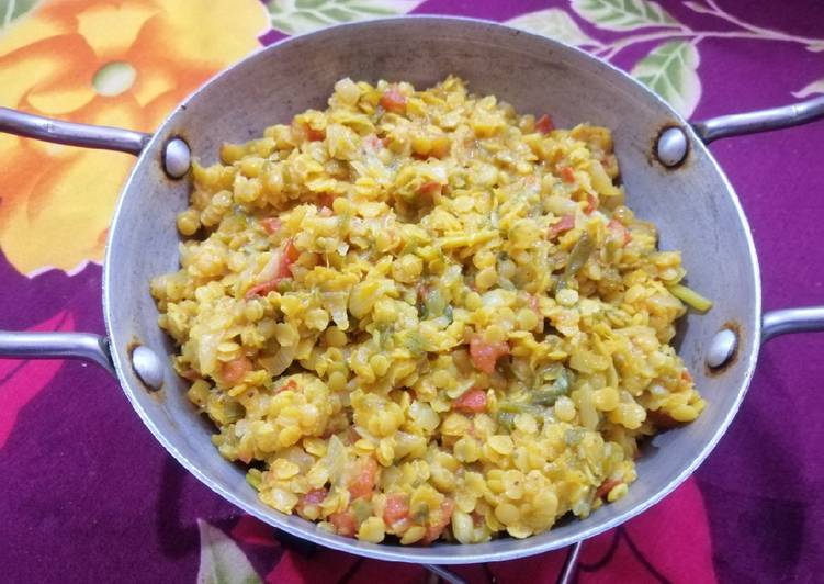 Hyderabadi Khadi Daal with Spring Onions