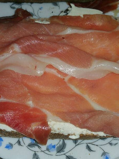 Una foto de Rebanada de Pan payes con Jamón y Queso philadelphia😋😋