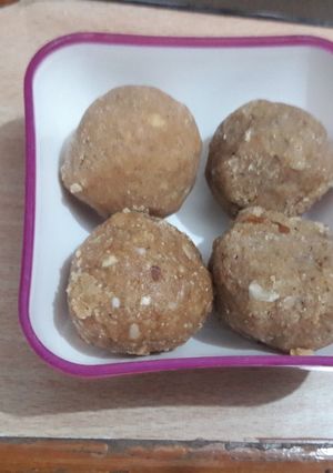 A picture of Wheat flour laddu (pini).