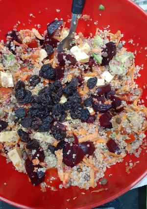 Una foto de Ensalada de quinoa vegetariana
