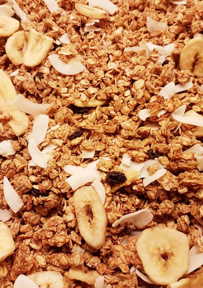 Una foto de Granola Casera con Plàtano y Coco