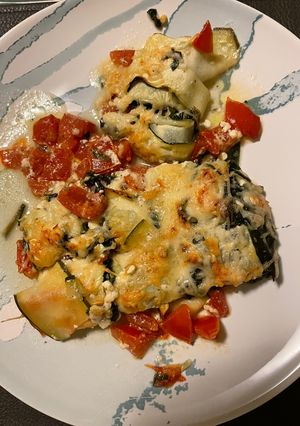 Rakott cukkini tekercsek ricottás-spenóttal töltve recept fotója