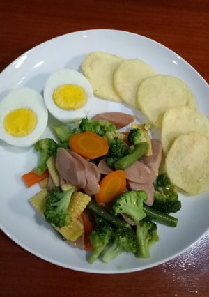 Foto resep Tumis brokoli, kentang goreng, dan telur rebus