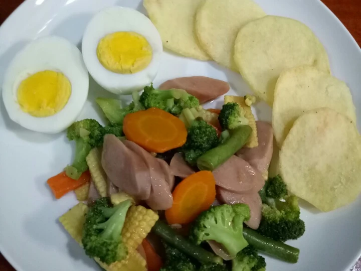 Cara Mudah Membikin Resep Tumis brokoli, kentang goreng, dan telur rebus yang Lezat Anti Ribet, Lezat Sekali