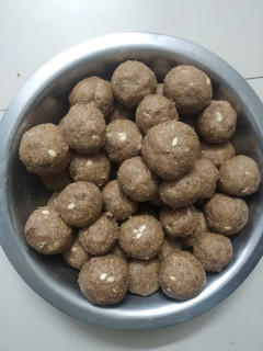 મેથીના લાડવા (Methi Ladoo recipe in Gujarati) રેસીપી મુખ્ય ફોટો