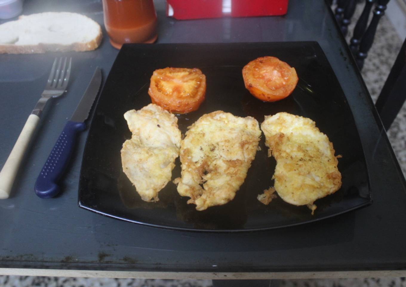 Pechuga de pollo rebozada con tomate