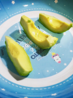 Una foto de Aguacate BLW 7 meses 👶🏼🥑
