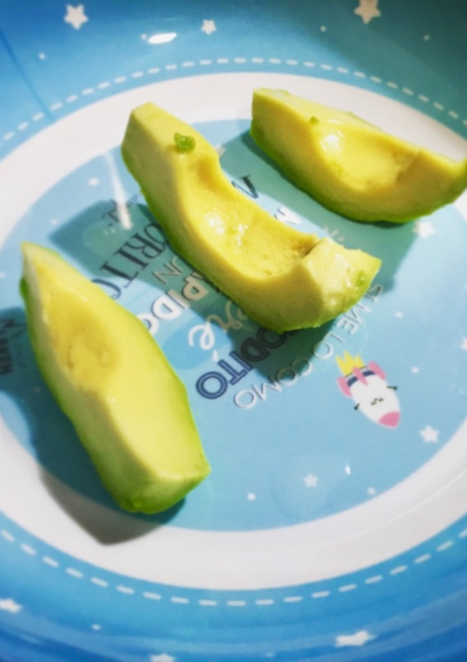 Una foto de Aguacate BLW 7 meses 👶🏼🥑