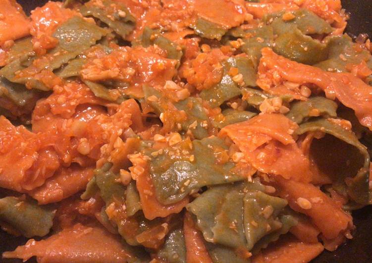 Maltagliati rossi e verdi al sugo di pinoli e cipolla 🧡