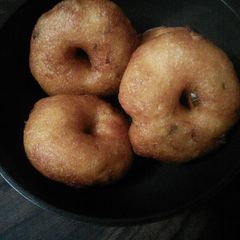 A picture of Urad Vada.