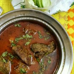 A picture of Chicken kaleji with gravy.