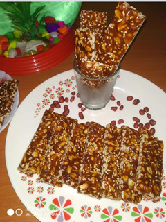 मूंगफली चिक्की (Moongfali Chikki recipe in Hindi) रेसिपी मुख्य फोटो