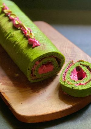 A picture of Beetroot Spinach Roulade/ Pink & Green Roulade.