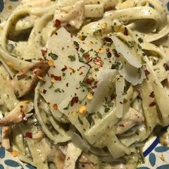 A picture of Easy Creamy Basil Pesto Alfredo Fettuccini with Chicken.
