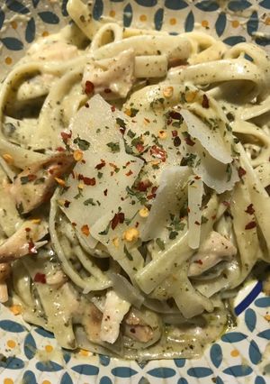 A picture of Easy Creamy Basil Pesto Alfredo Fettuccini with Chicken.