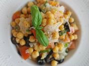 Una foto de chalotas en ensalada