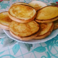 A picture of Toast bread with blue band.