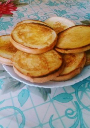 A picture of Toast bread with blue band.