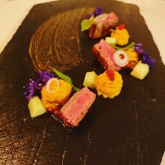 A picture of Steak served with sweet potatoes.