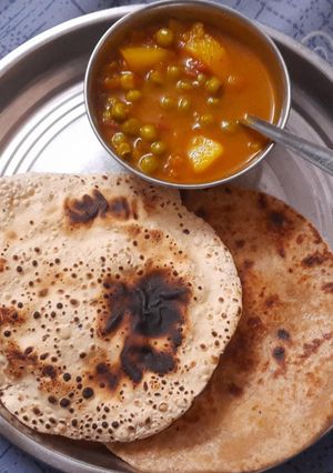 आलू मटर की सब्जी (aloo matar ki sabzi recipe in Hindi) रेसिपी मुख्य फोटो