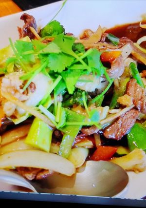 A picture of Delicious Salad with Fried Beef.😄😋🇮🇩.