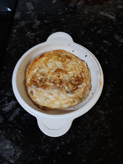 Una foto de Tortilla de claras con chorizo, ajo y perejil