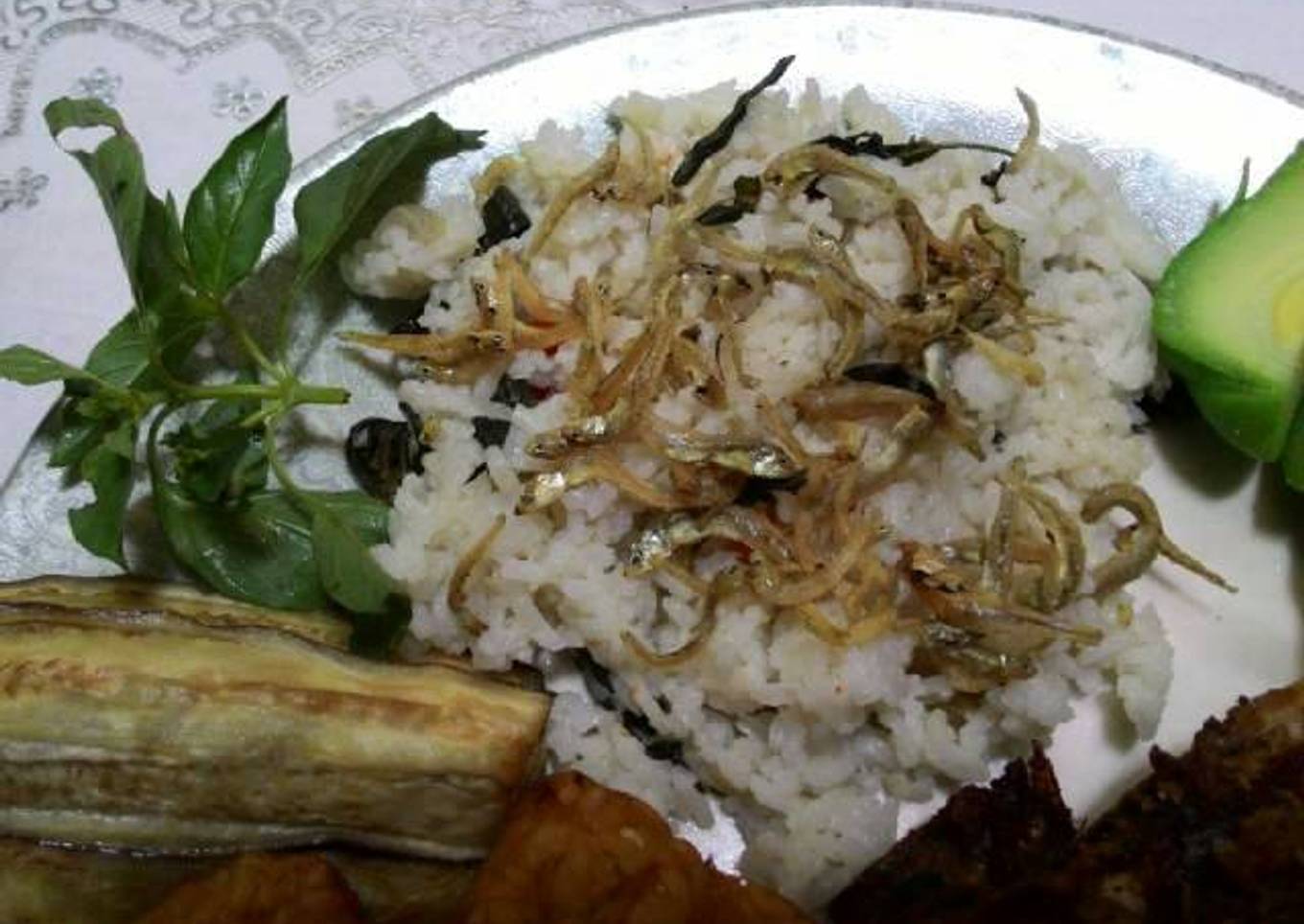 Mae Nasi Liwat yn popty reis