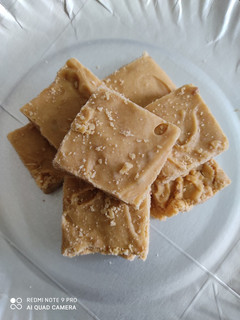 மைசூர் பாகு (Mysore pak recipe in tamil) செய்முறை முக்கிய புகைப்படம்