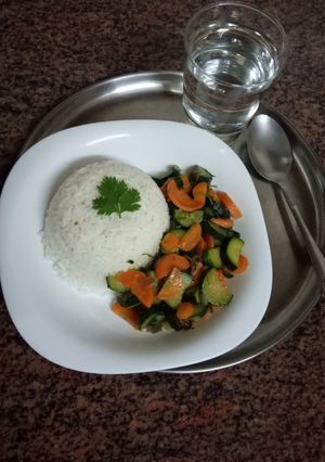 A picture of #weekly jikoni challenge sauted vegetables and fried rice.