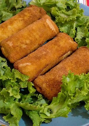 A picture of Bread Chicken Roll.