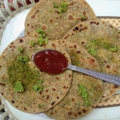 A picture of Matar Paratha / Green Peas Paratha.