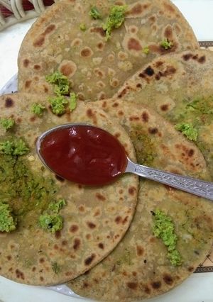 A picture of Matar Paratha / Green Peas Paratha.