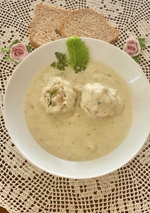 Húsgombóc karalábészószban recept fotója