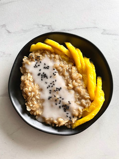 A picture of Mango sticky rice oats.