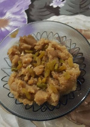 A picture of Suji or wheat flour mix tasty Halwa.
