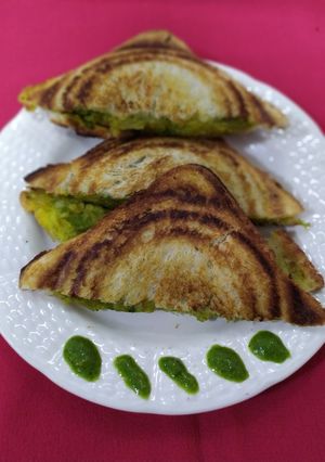 પટેટો સેન્ડવીચ રેસીપી મુખ્ય ફોટો