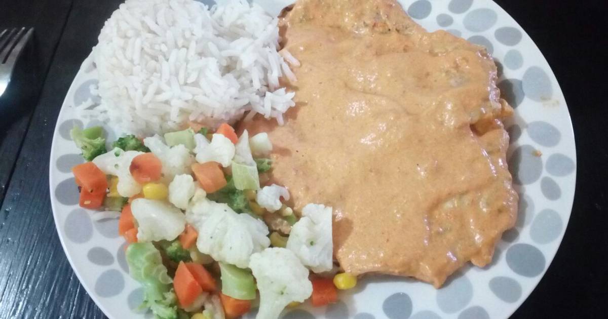Pechugas de pollo en salsa de chipotle con arroz y verduras 🍛 Receta de  Ingrid Magaña - Cookpad