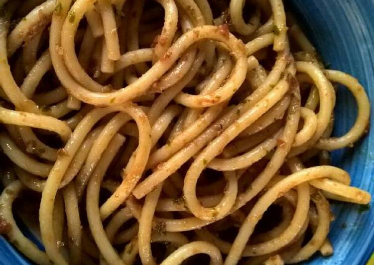 How to Prepare Fatto in casa super veloce Bucatini con Aglio Olio e Pomodori Secchi piccanti